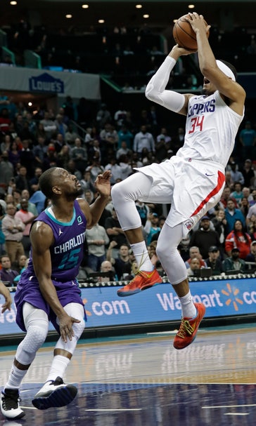 Harris’ jumper gives Clippers 117-115 win over Hornets